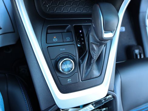 Certified 2025 Toyota RAV4 XSE image 25