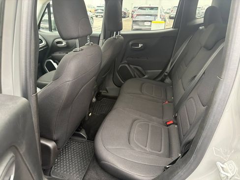 Used 2021 Jeep Renegade Latitude w/ Convenience Group AWD/4WD image 16