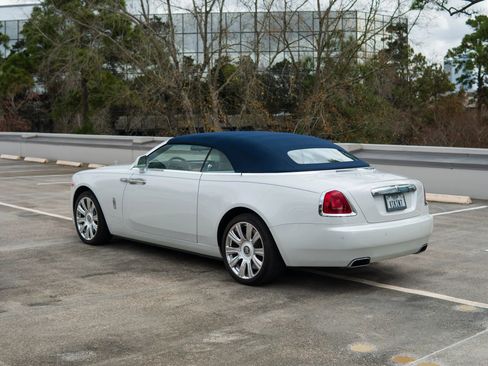 Used 2017 Rolls-Royce Dawn RWD image 8