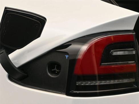 Used 2023 Tesla Model X image 39