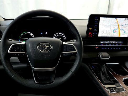 Certified 2024 Toyota Sienna XLE w/ XLE Plus Package image 41