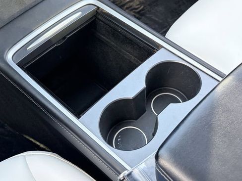 Used 2021 Tesla Model Y Long Range image 17