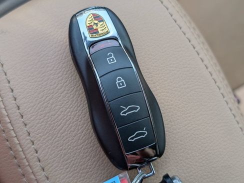 Used 2018 Porsche 718 Boxster RWD image 23