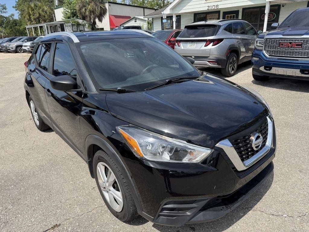 Used 2019 Nissan Kicks S FWD image 3