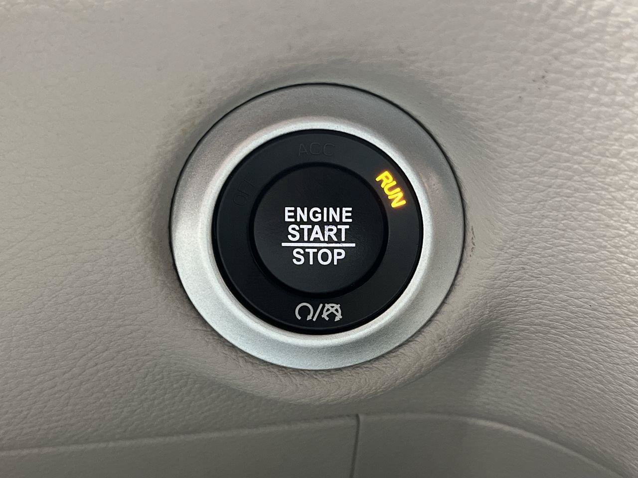 Used 2024 Chrysler Pacifica Limited FWD image 21