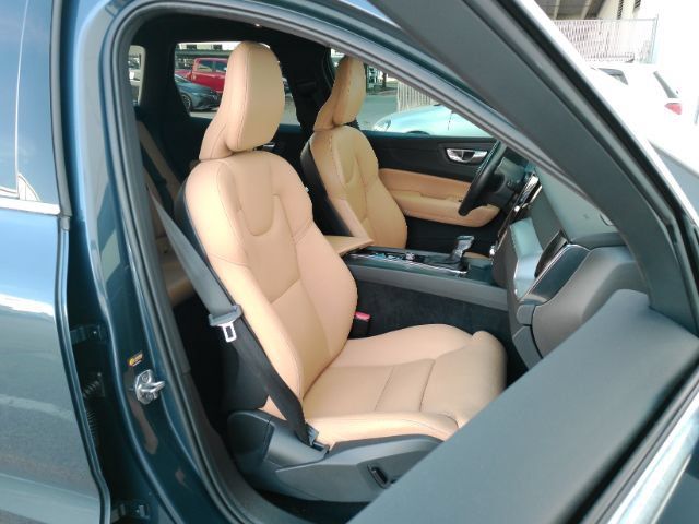 Used 2019 Volvo XC60 T5 Momentum w/ Premium Package FWD image 22