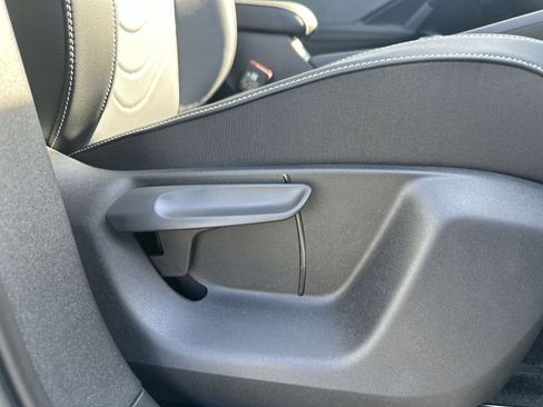 New 2025 Volkswagen Tiguan SE image 29