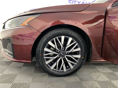Used 2023 Nissan Altima 2.5 SV FWD image 12