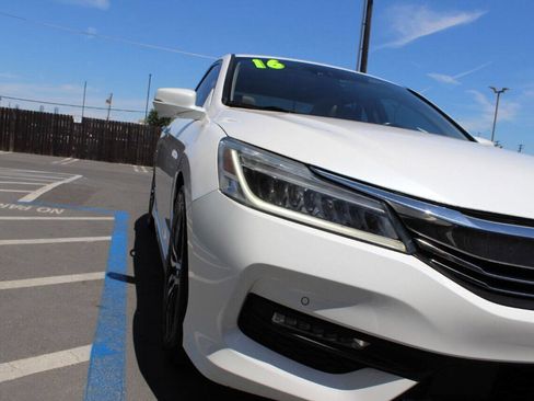Used 2016 Honda Accord Touring image 24