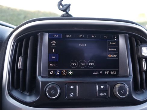 Used 2020 Chevrolet Colorado LT w/ Safety Package RWD image 9