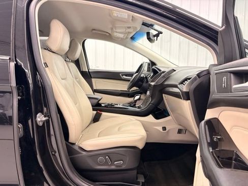 Used 2017 Ford Edge Titanium FWD image 11