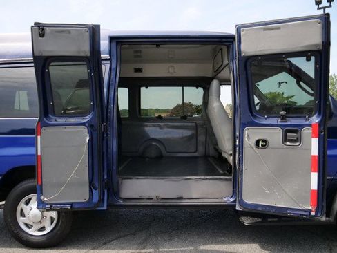 Used 2010 Ford E-250 and Econoline 250 Extended RWD image 10