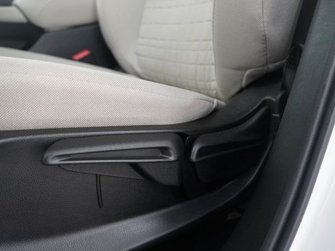 Used 2025 Honda HR-V LX image 21