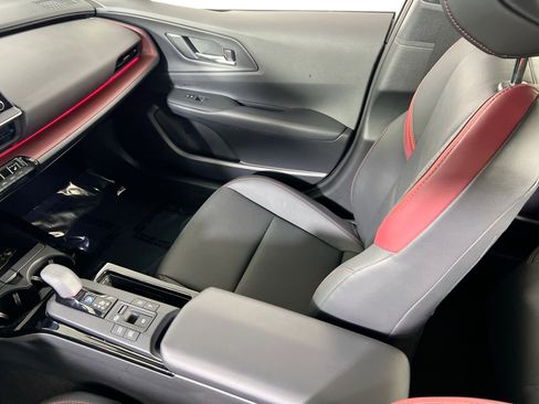 Used 2025 Toyota Prius Plug-In Hybrid image 24