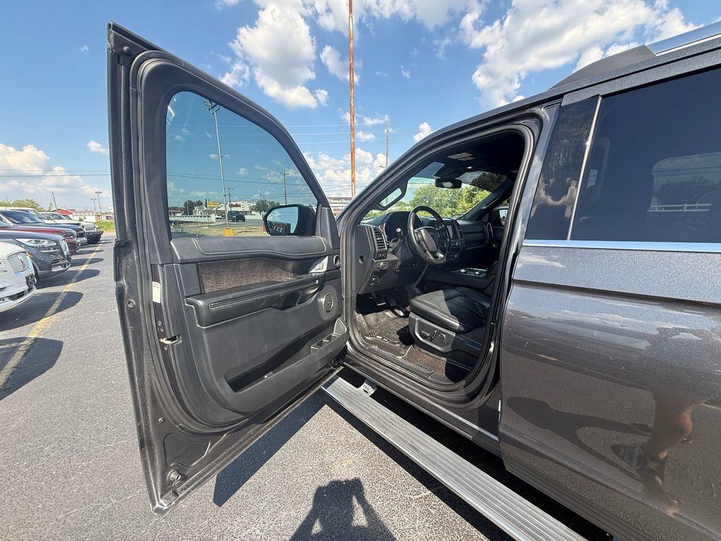 Used 2020 Ford Expedition Limited AWD/4WD image 10