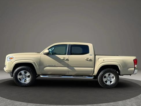 Used 2017 Toyota Tacoma SR5 RWD image 9