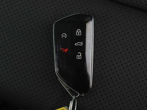 Used 2025 Volkswagen Atlas SE image 39