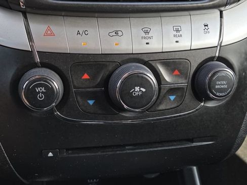 Used 2019 Dodge Journey SE w/ Blacktop Package FWD image 6