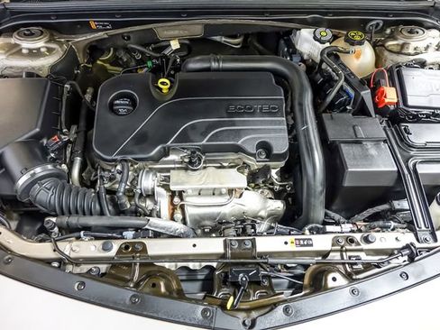 Used 2024 Chevrolet Malibu LT image 32