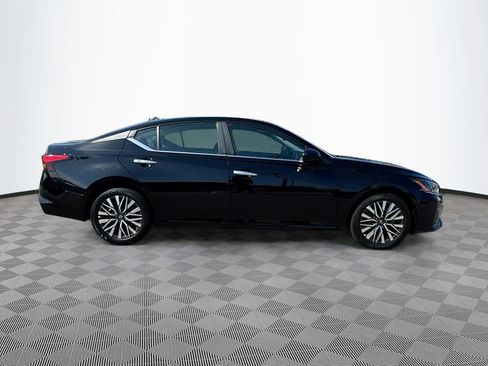 Used 2025 Nissan Altima 2.5 SV image 4
