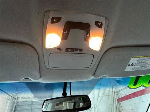 Used 2011 Toyota Sienna LE w/ Towing Pkg image 21