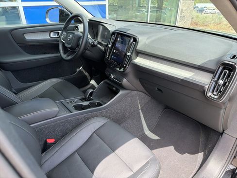 Used 2025 Volvo XC40 B5 Core AWD/4WD image 27