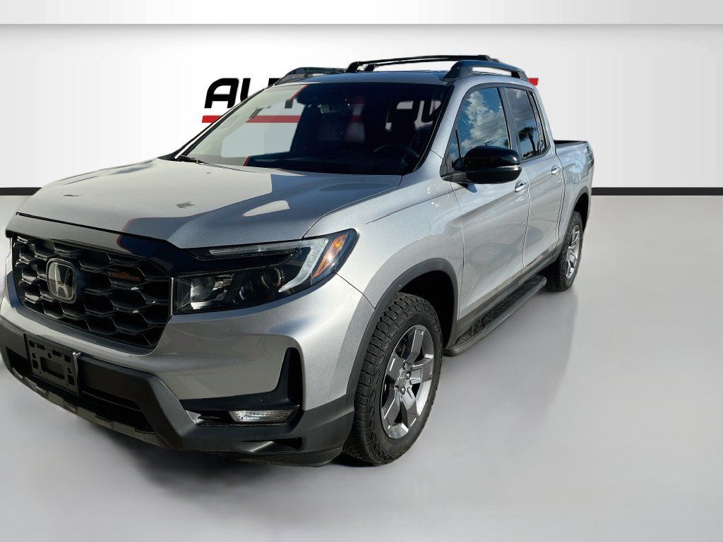 Used 2025 Honda Ridgeline TrailSport image 3