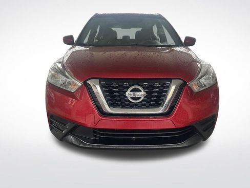Used 2018 Nissan Kicks SV image 2