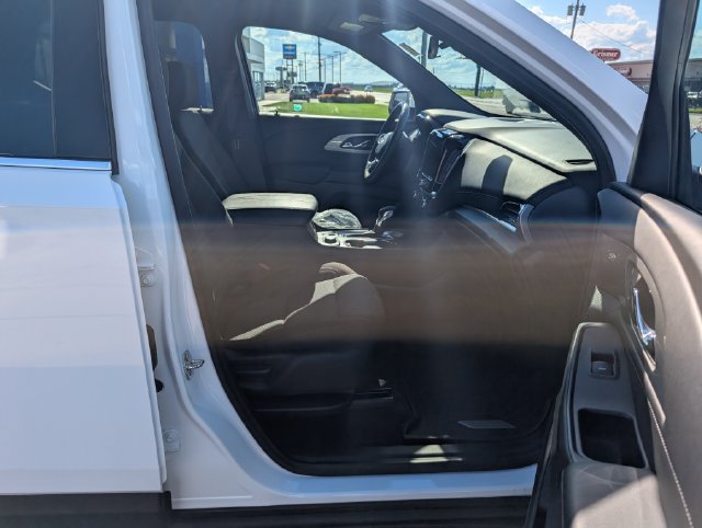 Used 2023 Chevrolet Traverse LT FWD image 3