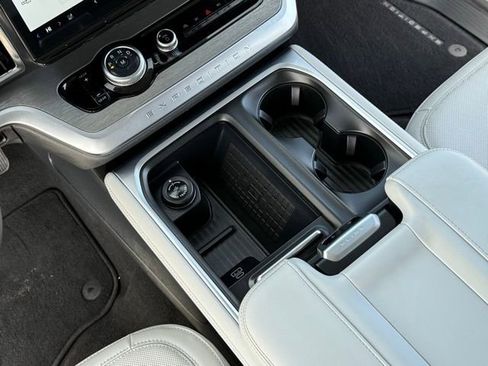 Certified 2025 Ford Expedition Max Platinum image 39