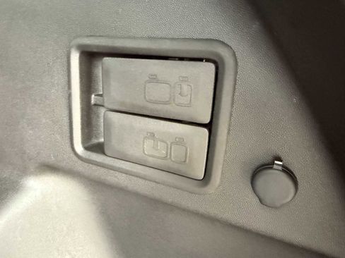 Used 2022 Chevrolet Equinox RS w/ RS Leather Package image 30