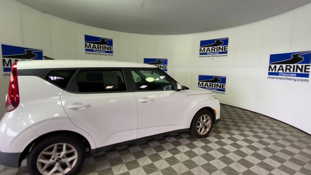 Used 2022 Kia Soul LX w/ Technology Package FWD image 2