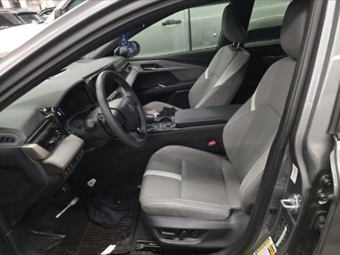 Used 2025 Toyota Camry SE w/ Multimedia Upgrade Package image 5