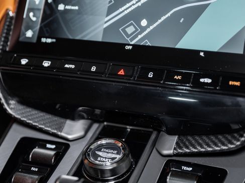 Used 2025 Aston Martin Vanquish image 30