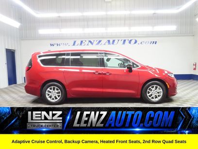 Used 2025 Chrysler Pacifica Select