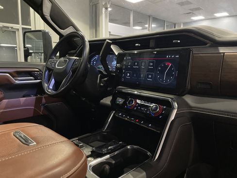 Used 2025 GMC Sierra 2500 Denali Ultimate image 36