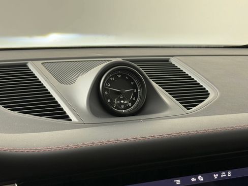Certified 2026 Porsche Macan AWD/4WD image 30