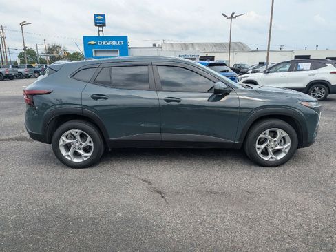 Used 2025 Chevrolet Trax LS w/ LS Convenience Package FWD image 8
