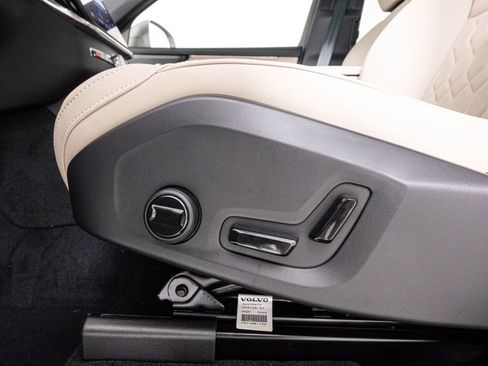 New 2026 Volvo XC90 B6 Plus w/ Protection Package Premier image 21
