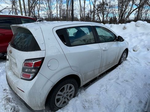 Used 2017 Chevrolet Sonic LT image 4