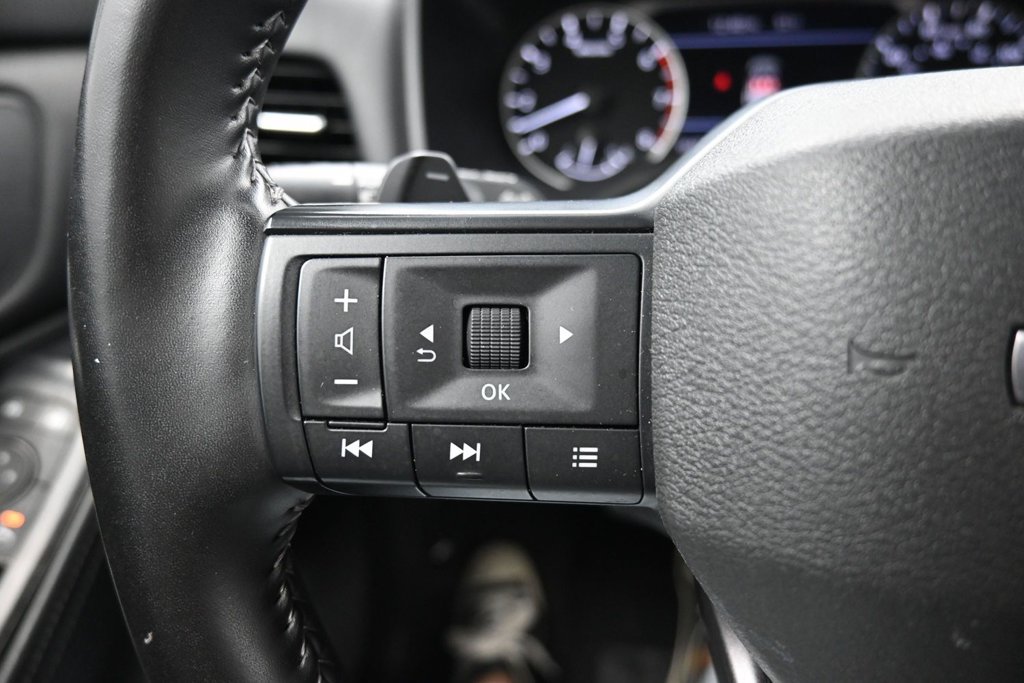 Used 2025 Nissan Rogue SV AWD/4WD image 12