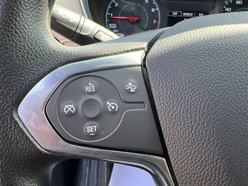 Used 2023 Chevrolet Traverse LS FWD image 28