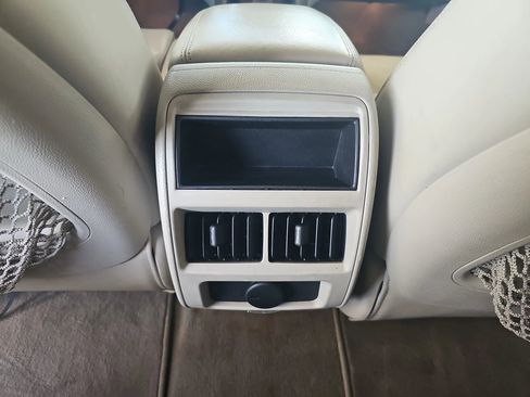 Used 2011 Cadillac SRX Luxury image 38
