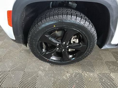 Used 2021 Jeep Grand Cherokee L Laredo AWD/4WD image 9