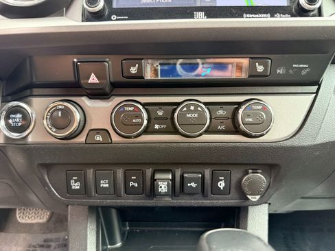 Used 2022 Toyota Tacoma TRD Off-Road w/ TRD Premium Off Road Package image 16