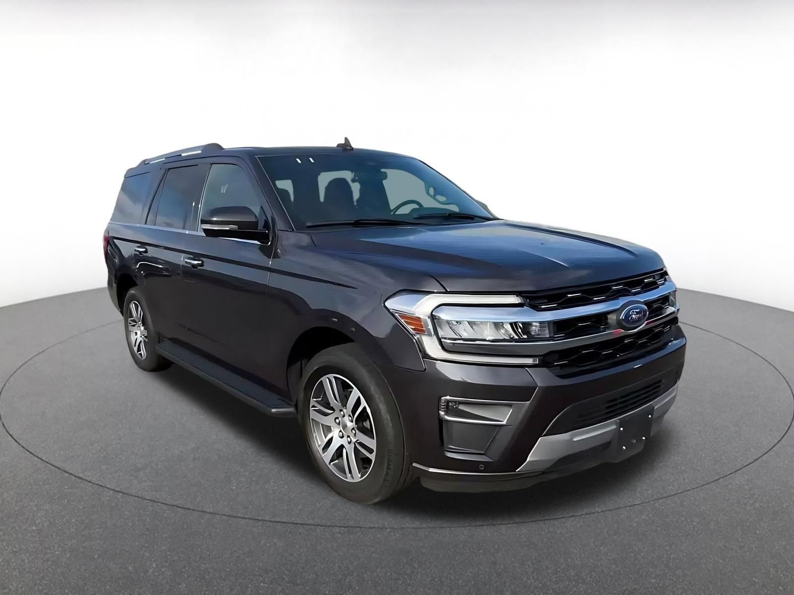 Used 2024 Ford Expedition Limited AWD/4WD image 3