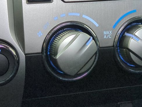 Used 2018 Toyota Tundra SR5 AWD/4WD image 28