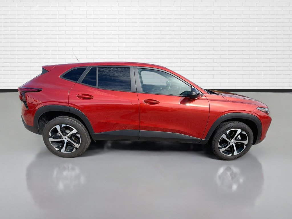 Used 2024 Chevrolet Trax RS w/ Driver Confidence Package FWD image 9