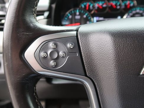 Used 2018 Chevrolet Suburban LT image 17