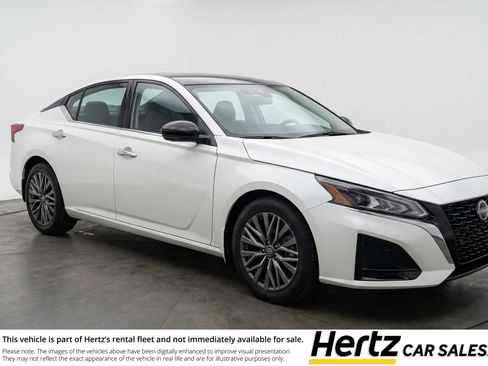 Used 2025 Nissan Altima 2.5 SV FWD image 1